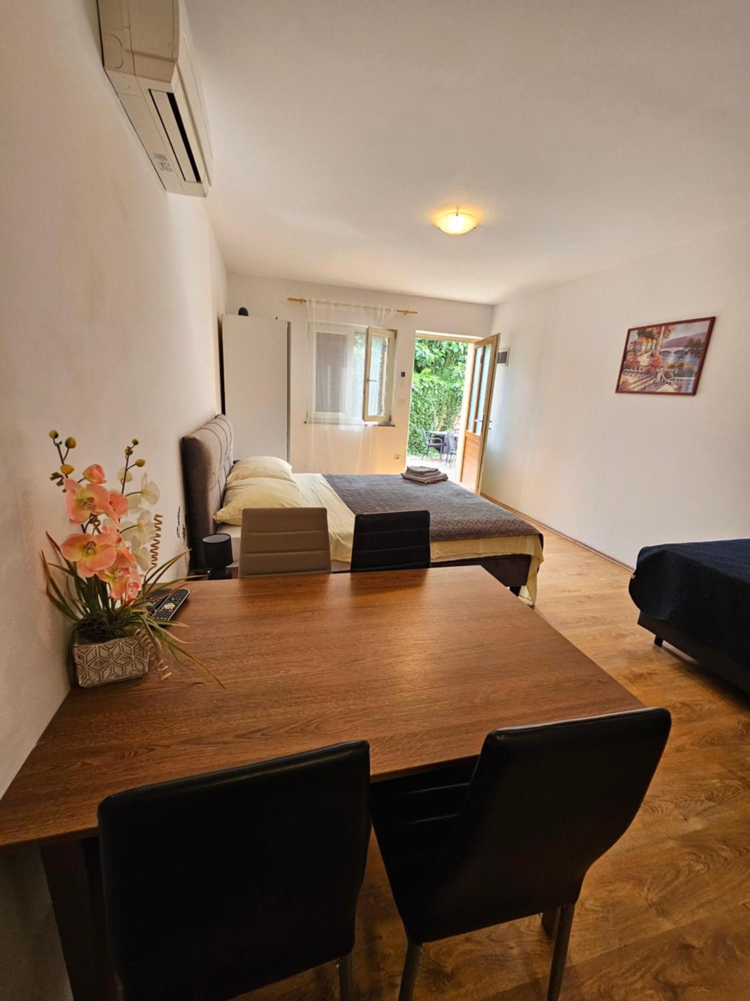 Apartmani Barbara Brseč Exterior foto